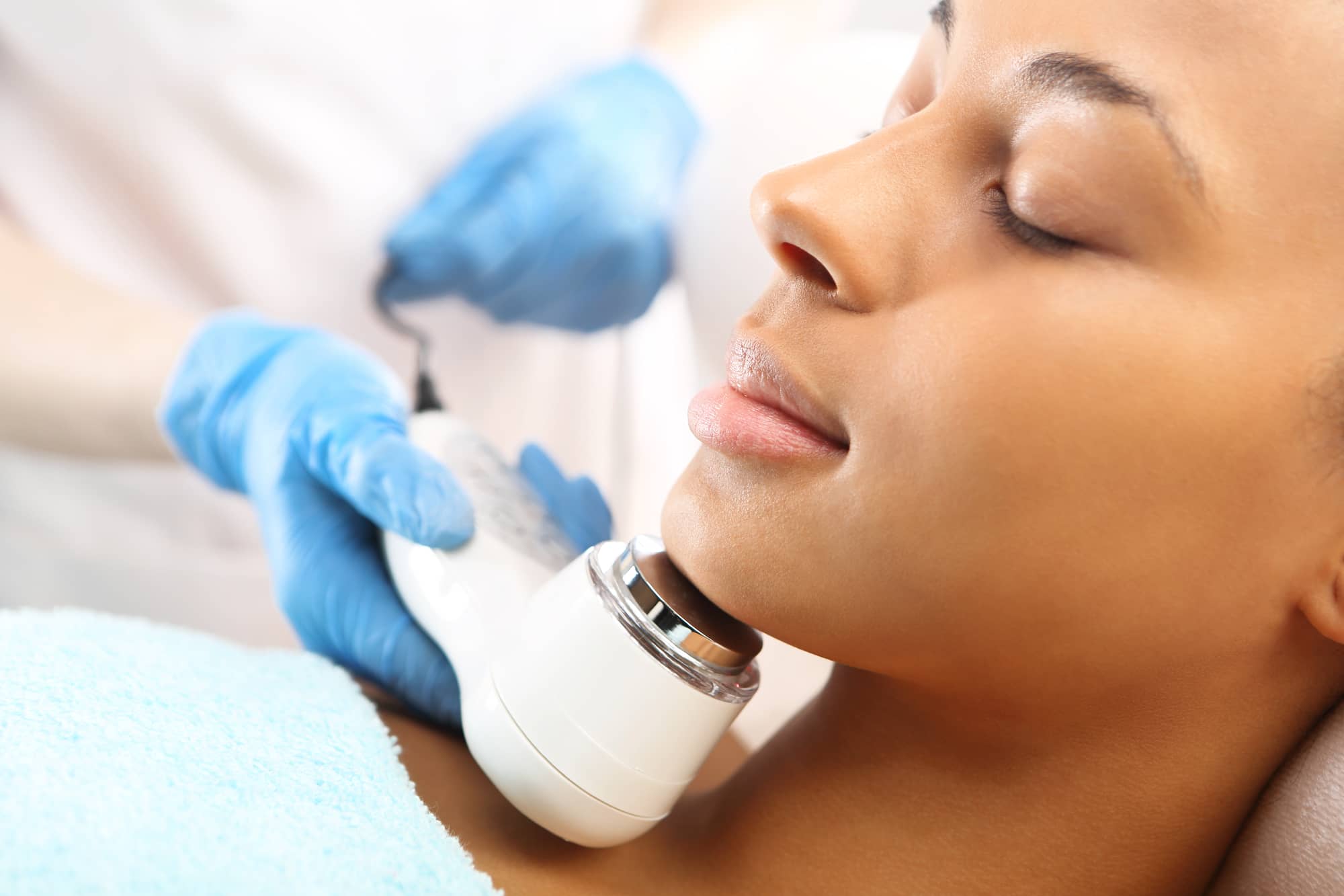 How Light Therapy Helps Heal Burns, Wounds, and Scars Light Therapy